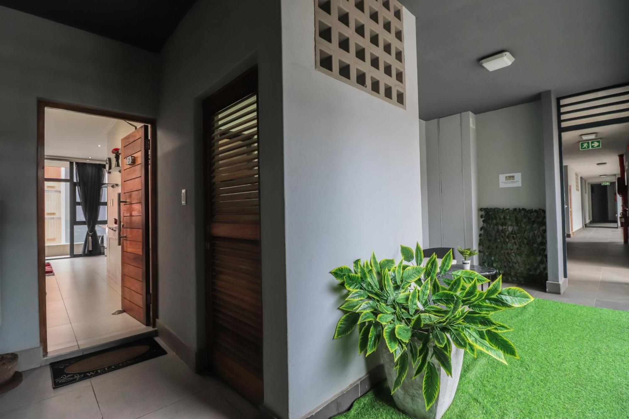 Umhlanga Rox - 2 Bedroom With Sea View Apartment *